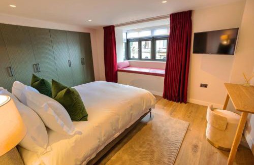 Ramsgate Apartment | The Royal Suite- Harbour Views- Ramsgate