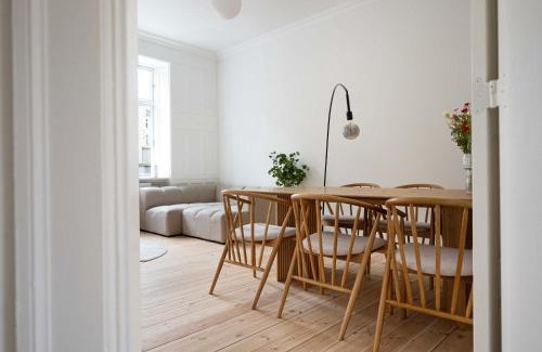 Osterbro Apartment | The Royale Apartment with 4 bedrooms