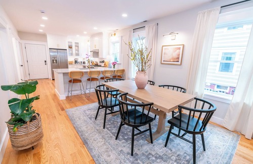 Prospect Hill House | The Ryan House: Large, Newly Renovated! Close to Yale & Downtown!