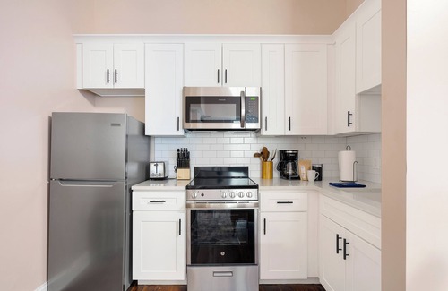 Cannonborough Elliotborough Apartment | The Saloon on King Street