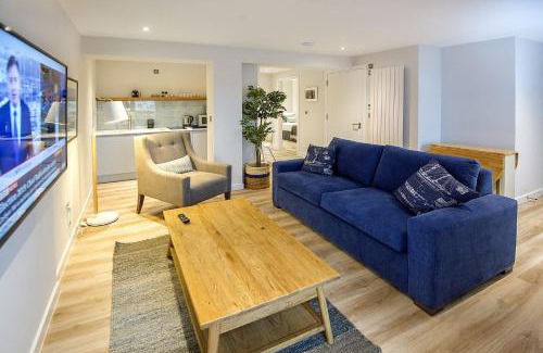 Troon Hotel | The Salt Lodge