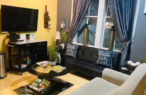 Fairlie-Poplar Historic District Apartment | The Samone's