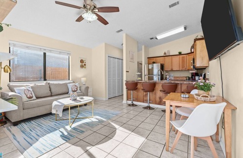 Biltmore Beach House | The Sand Dollar King Bed 6 Min Walk to Beach!
