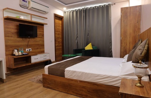 Gurugram Hotel | The Sandalwood Hotel, Sec-38 I Near Medanta Medicity Gurgaon