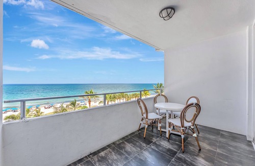 Galt Mile Apartment | The Sandbar Nook