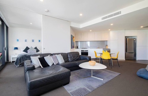 Newcastle Apartment | The Sandpiper A Newy Beachfront Beauty