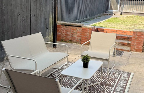 Cribbs Causeway House | The Sandstone Stay l Cosy Central Location 5 mins from Southmead Hospital