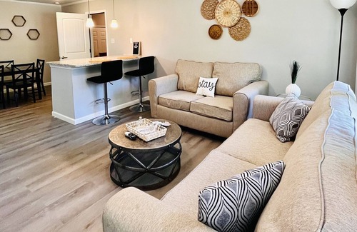 Athens House | The Sanford house/East Athens! 10 mins to town! PETS! Weekly discounts! MASTER!