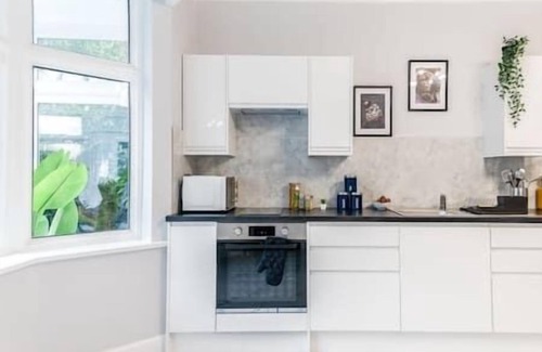 Kenton West House | The Sapphire Room