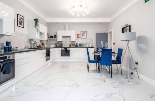 Kenton West House | The Sapphire Room