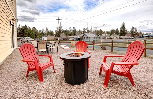 Sisters Apartment | “The Sasquatch Suite” - Sisters Bunkhouse DOWNTOWN