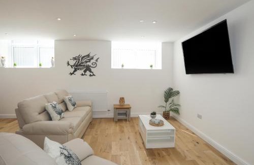 Holyhead House | The School House