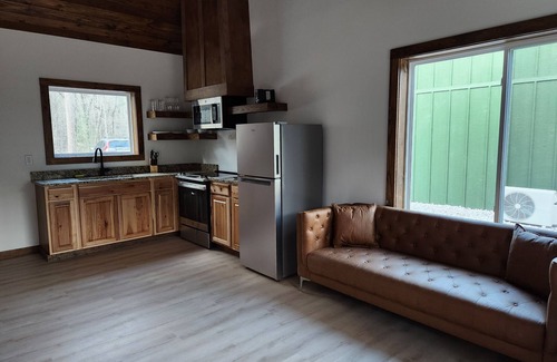Hot Springs Cabin | The Screeching Owl: Cabins at Northwoods minutes from hiking, biking and more.