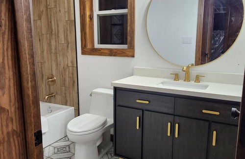 Hot Springs Cabin | The Screeching Owl: Cabins at Northwoods minutes from hiking, biking and more.