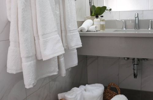 Newport East Hotel | The Sea Breeze Inn