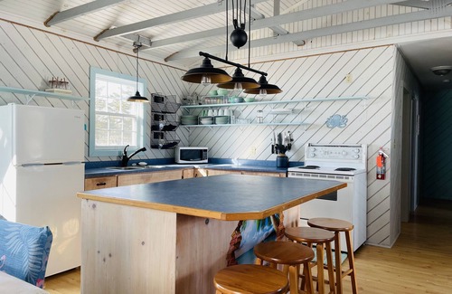 Darnley Cottage | The Sea Drift in Darnley! Close Twin shores and Thunder Cove Beaches!