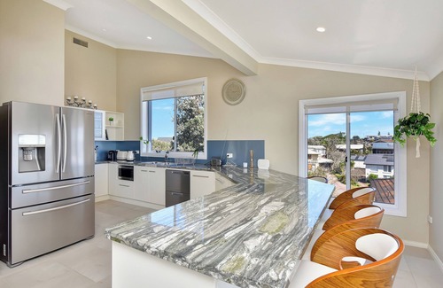 Swansea Heads House | The Sea Serenade - Minutes drive to Caves Beach