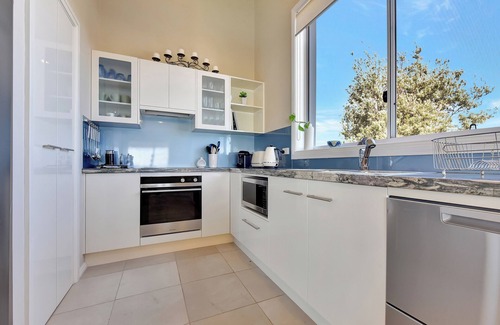 Swansea Heads House | The Sea Serenade - Minutes drive to Caves Beach