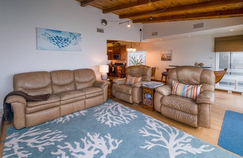Cayucos House | The Seal House: Oceanfront Bliss with Private Beach Access, Dog Friendly!