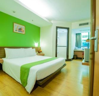 Ramkhamhaeng Hotel | The Seasons Bangkok Huamark