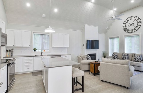 Minett House | The Segwun Cottage (#21)