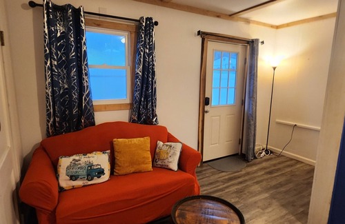 Burdett Apartment | The Seneca Sunsets Studio