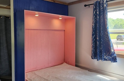 Burdett Apartment | The Seneca Sunsets Studio