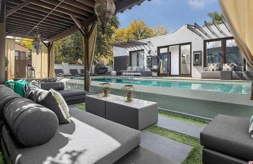 Beverly Grove Villa | The Serene Melrose Oasis!
