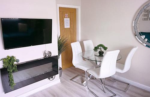 Oldham House | The Serene Stays - 3 Bed Home in Oldham Manchester