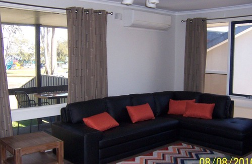 Wangi Wangi House | The Sergeants Quarters - 4 Bedrooms , Opposite lake , Walk to all amenities