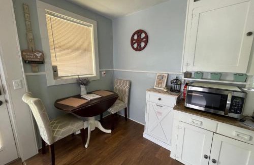 Grand Saline Apartment | The Shabby Shack