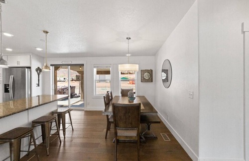Moab South Valley Apartment | The Shack I Private Hot Tub I Trailer Parking I RV Hookups
