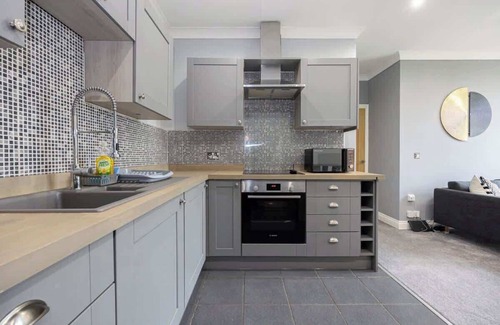 Wythenshawe Apartment | The Sharston- Free Parking - Close To Airport