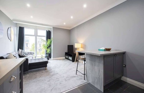 Wythenshawe Apartment | The Sharston- Free Parking - Close To Airport