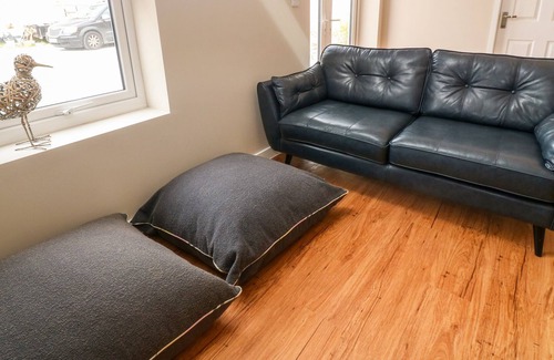 Mullion Cottage | THE SHED AT GWEAL-AN-DREA, family friendly, with hot tub in Mullion