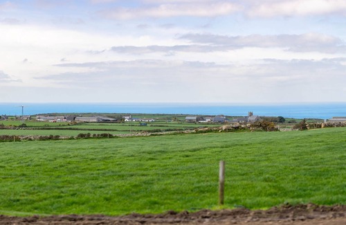 Chysauster Apartment | The Shepherd's Hut - On-Site Parking - Outside Area