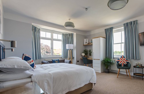 Weybourne Bed & Breakfast | The Ship Inn