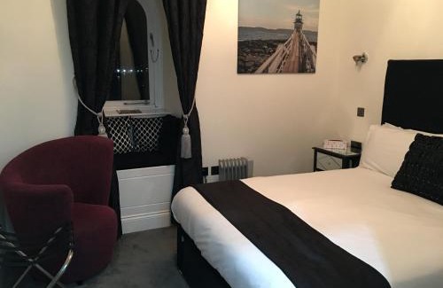 Portsmouth Hotel | The Ship Leopard Hotel - No Children