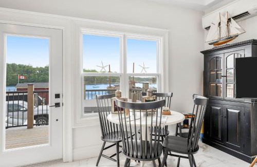 Mahone Bay Hotel | The Ships Inn