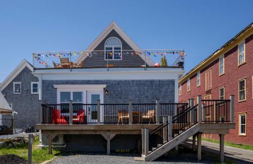 Mahone Bay Hotel | The Ships Inn