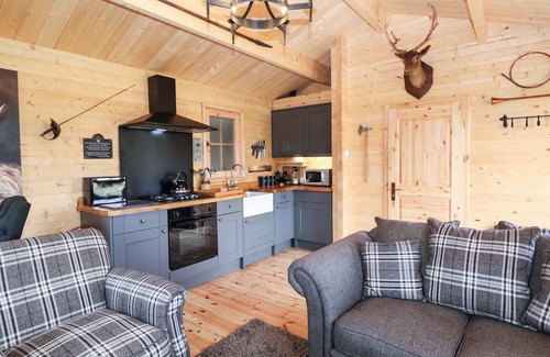 Longnor Cottage | THE SHOOTING LODGE, romantic, character holiday cottage in Longnor