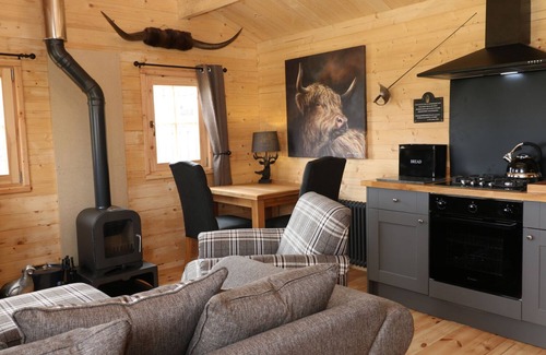 Longnor Cottage | THE SHOOTING LODGE, romantic, character holiday cottage in Longnor