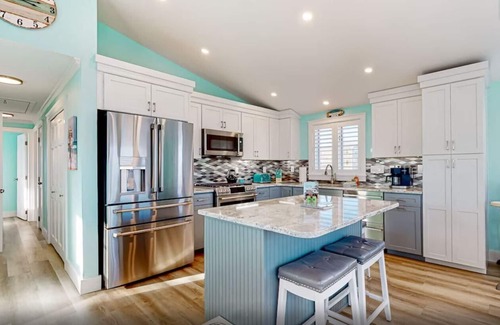 Ogunquit - Wells House | The Shore Thing – Spacious 4 BDR w/Partial Ocean Views, Walk to Beach!