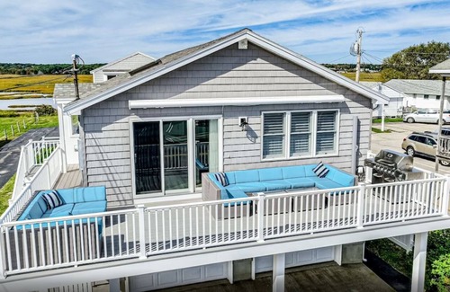 Ogunquit - Wells House | The Shore Thing – Spacious 4 BDR w/Partial Ocean Views, Walk to Beach!