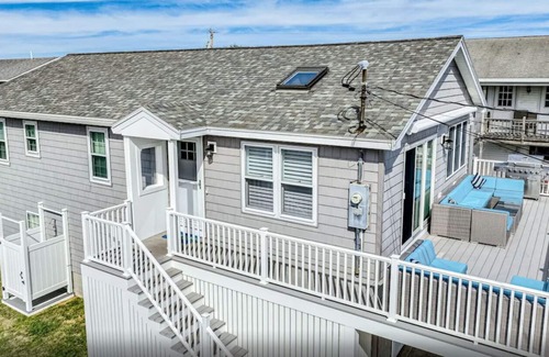 Ogunquit - Wells House | The Shore Thing – Spacious 4 BDR w/Partial Ocean Views, Walk to Beach!