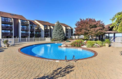 Port Clinton Apartment | The Shores Condo with Beach Access Less Than 2 Mi to Dtwn!