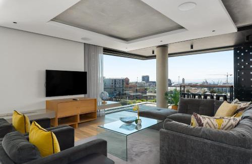 Cape Town City Centre Apartment | The Signature 603