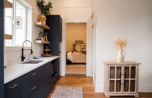 Washington Cottage | The Silo Inn near Zion, Snow Canyon and Bryce Canyon! honeymoon getaway. 2023