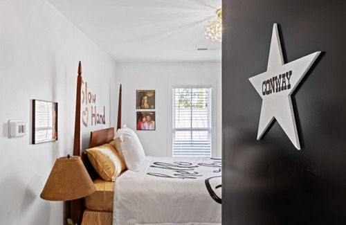 Dunlap Apartment | The Silver Eagle - The Conway