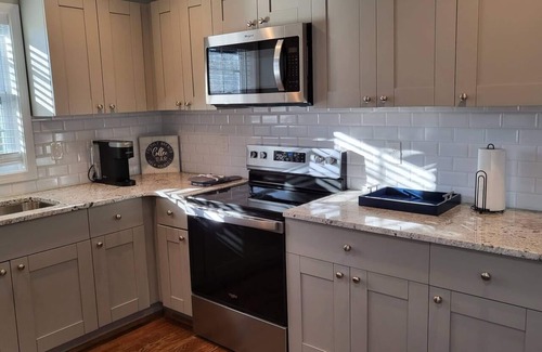 Atlanta House | The Silver Lining w/Covered Patio & Outdoor Kitchen! 5 Miles to Downtown